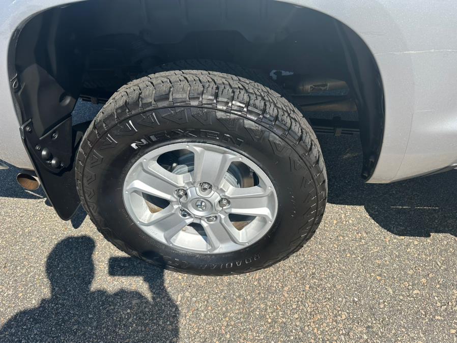 2015 Toyota Tundra 4WD Truck CrewMax 5.7L V8 6-Spd AT SR5 (Natl), available for sale in South Windsor, Connecticut | Mike And Tony Auto Sales, Inc. South Windsor, Connecticut 2015 Toyota Tundra 4WD Truck CrewMax 5.7L V8 6-Spd AT SR5 (Natl), available for sale in South Windsor, Connecticut | Mike And Tony Auto Sales, Inc. South Windsor, Connecticut