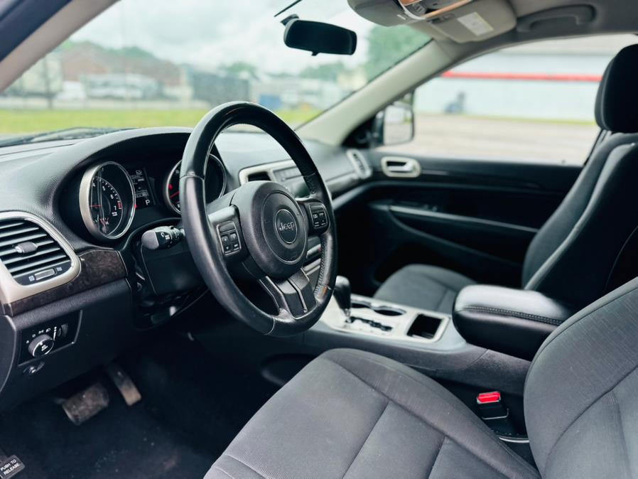 2013 Jeep Grand Cherokee 4WD 4dr Laredo, available for sale in Springfield, Massachusetts | Auto Globe LLC. Springfield, Massachusetts 2013 Jeep Grand Cherokee 4WD 4dr Laredo, available for sale in Springfield, Massachusetts | Auto Globe LLC. Springfield, Massachusetts