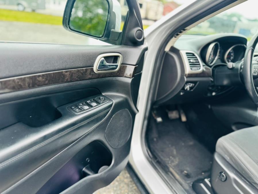 2013 Jeep Grand Cherokee 4WD 4dr Laredo, available for sale in Springfield, Massachusetts | Auto Globe LLC. Springfield, Massachusetts 2013 Jeep Grand Cherokee 4WD 4dr Laredo, available for sale in Springfield, Massachusetts | Auto Globe LLC. Springfield, Massachusetts