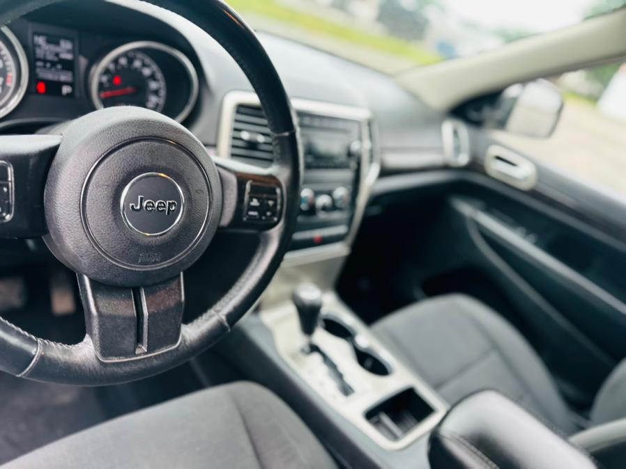 2013 Jeep Grand Cherokee 4WD 4dr Laredo, available for sale in Springfield, Massachusetts | Auto Globe LLC. Springfield, Massachusetts 2013 Jeep Grand Cherokee 4WD 4dr Laredo, available for sale in Springfield, Massachusetts | Auto Globe LLC. Springfield, Massachusetts
