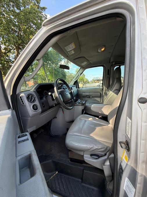 2013 Ford Econoline Wagon 10 passangers E-350 Super Duty XL, available for sale in Springfield, Massachusetts | Auto Globe LLC. Springfield, Massachusetts 2013 Ford Econoline Wagon 10 passangers E-350 Super Duty XL, available for sale in Springfield, Massachusetts | Auto Globe LLC. Springfield, Massachusetts