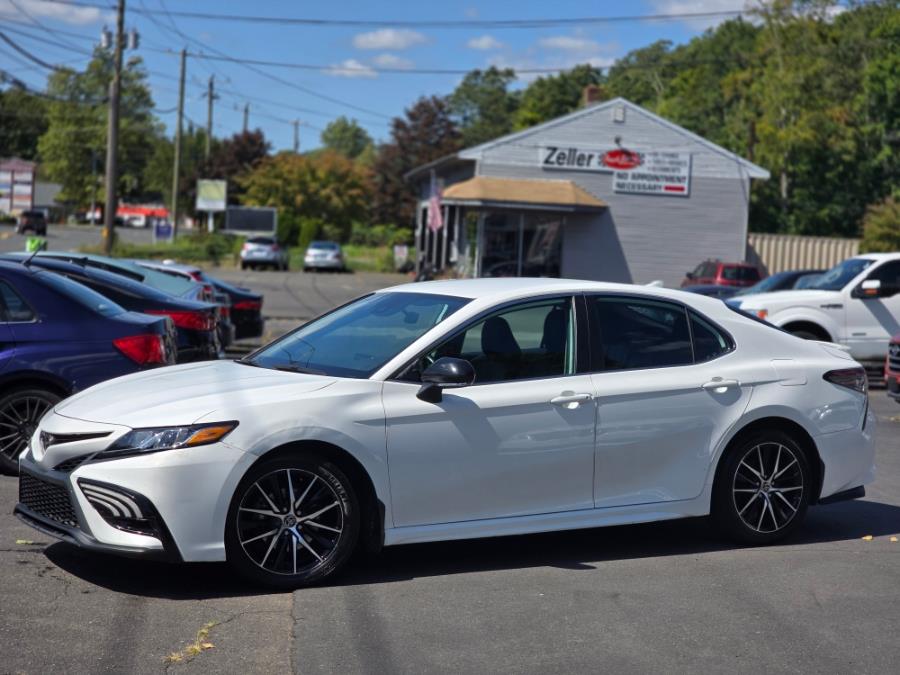 2022 Toyota Camry SE photo 3