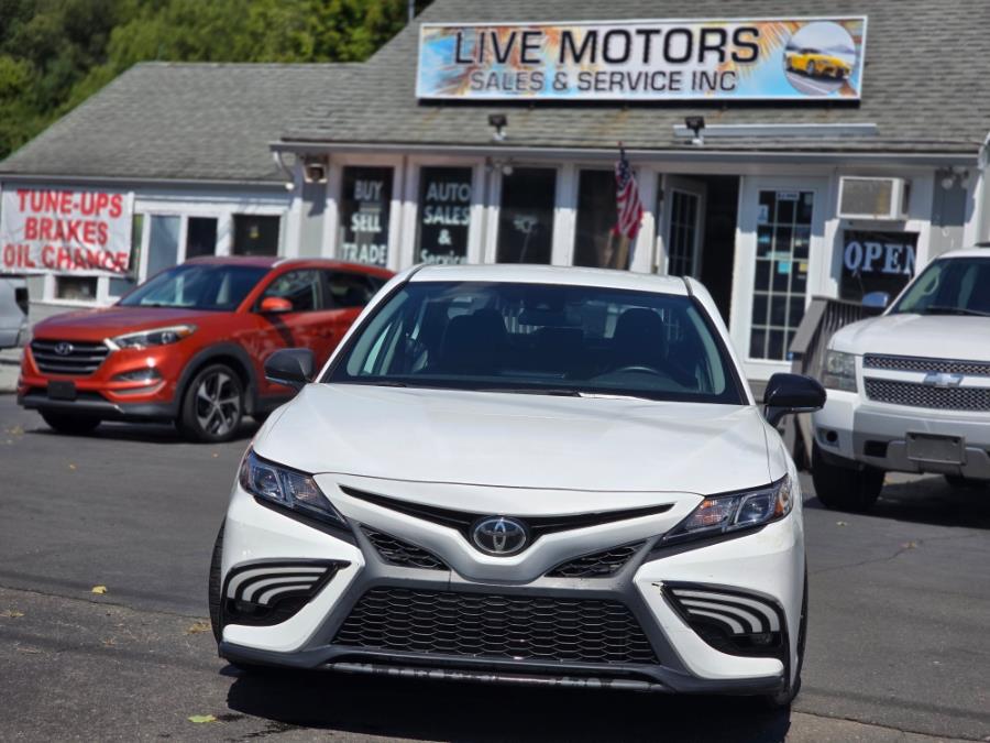 2022 Toyota Camry SE photo 2