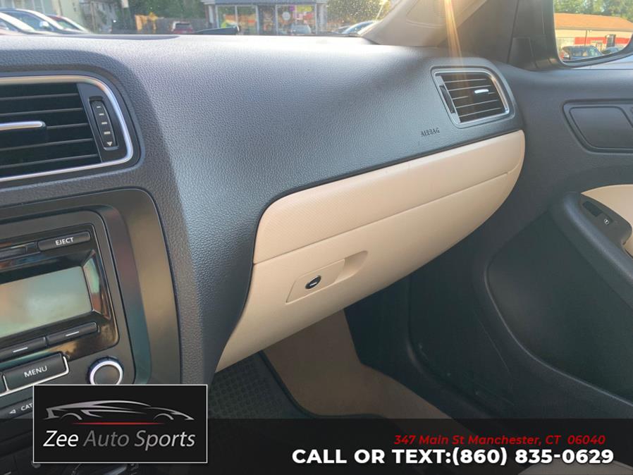2011 Volkswagen Jetta Sedan 4dr Auto SE w/Convenience & Sunroof PZEV, available for sale in Manchester, Connecticut | Zee Auto Sports. Manchester, Connecticut 2011 Volkswagen Jetta Sedan 4dr Auto SE w/Convenience & Sunroof PZEV, available for sale in Manchester, Connecticut | Zee Auto Sports. Manchester, Connecticut