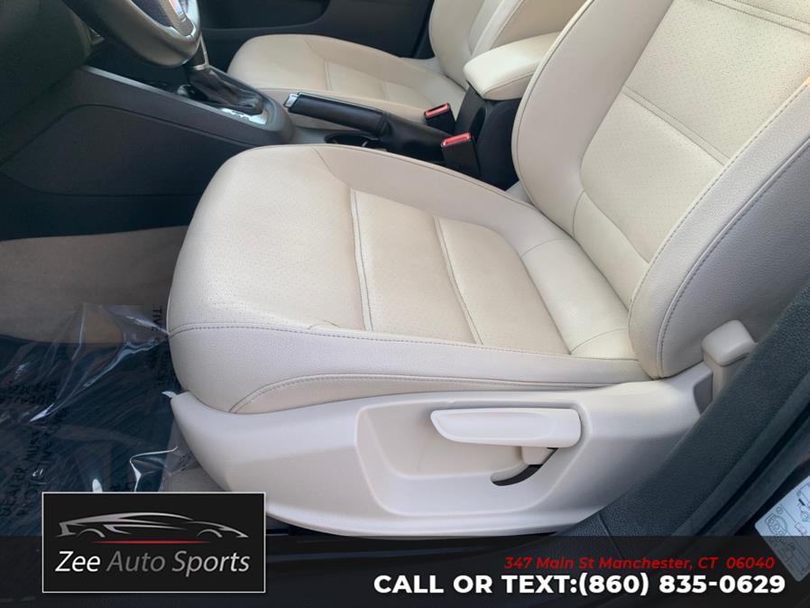 2011 Volkswagen Jetta Sedan 4dr Auto SE w/Convenience & Sunroof PZEV, available for sale in Manchester, Connecticut | Zee Auto Sports. Manchester, Connecticut 2011 Volkswagen Jetta Sedan 4dr Auto SE w/Convenience & Sunroof PZEV, available for sale in Manchester, Connecticut | Zee Auto Sports. Manchester, Connecticut
