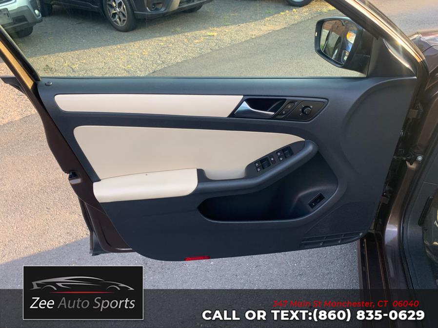2011 Volkswagen Jetta Sedan 4dr Auto SE w/Convenience & Sunroof PZEV, available for sale in Manchester, Connecticut | Zee Auto Sports. Manchester, Connecticut 2011 Volkswagen Jetta Sedan 4dr Auto SE w/Convenience & Sunroof PZEV, available for sale in Manchester, Connecticut | Zee Auto Sports. Manchester, Connecticut