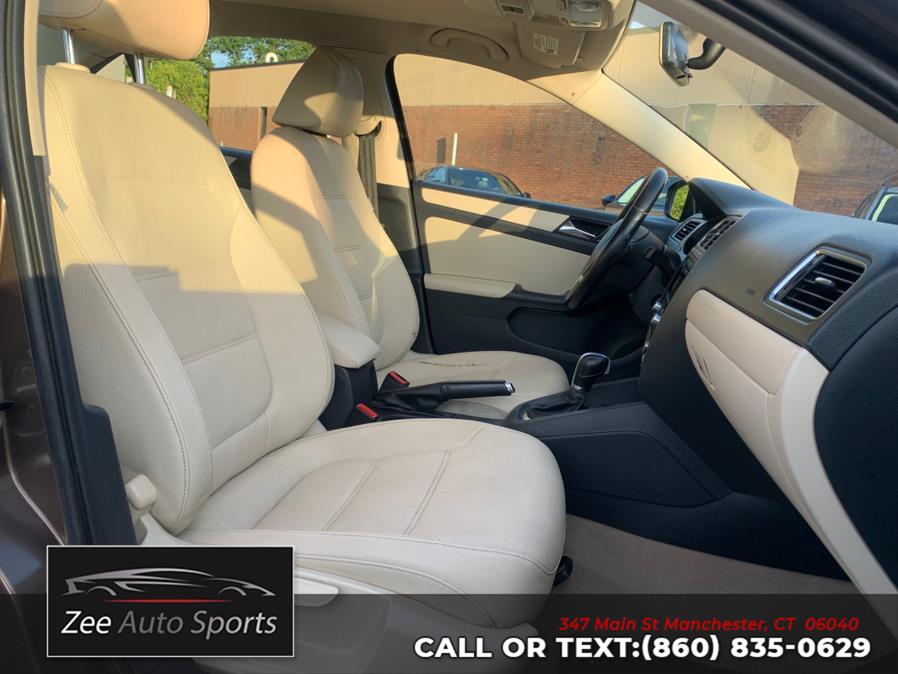 2011 Volkswagen Jetta Sedan 4dr Auto SE w/Convenience & Sunroof PZEV, available for sale in Manchester, Connecticut | Zee Auto Sports. Manchester, Connecticut 2011 Volkswagen Jetta Sedan 4dr Auto SE w/Convenience & Sunroof PZEV, available for sale in Manchester, Connecticut | Zee Auto Sports. Manchester, Connecticut