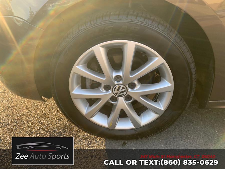 2011 Volkswagen Jetta Sedan 4dr Auto SE w/Convenience & Sunroof PZEV, available for sale in Manchester, Connecticut | Zee Auto Sports. Manchester, Connecticut 2011 Volkswagen Jetta Sedan 4dr Auto SE w/Convenience & Sunroof PZEV, available for sale in Manchester, Connecticut | Zee Auto Sports. Manchester, Connecticut