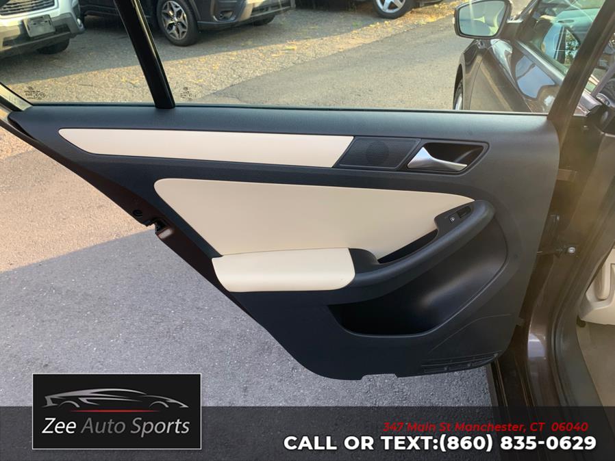2011 Volkswagen Jetta Sedan 4dr Auto SE w/Convenience & Sunroof PZEV, available for sale in Manchester, Connecticut | Zee Auto Sports. Manchester, Connecticut 2011 Volkswagen Jetta Sedan 4dr Auto SE w/Convenience & Sunroof PZEV, available for sale in Manchester, Connecticut | Zee Auto Sports. Manchester, Connecticut