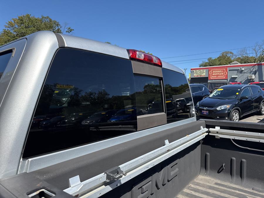 2017 GMC Sierra 2500HD 4WD Crew Cab SLE, available for sale in Waterbury, Connecticut | National Auto Brokers, Inc.. Waterbury, Connecticut 2017 GMC Sierra 2500HD 4WD Crew Cab SLE, available for sale in Waterbury, Connecticut | National Auto Brokers, Inc.. Waterbury, Connecticut