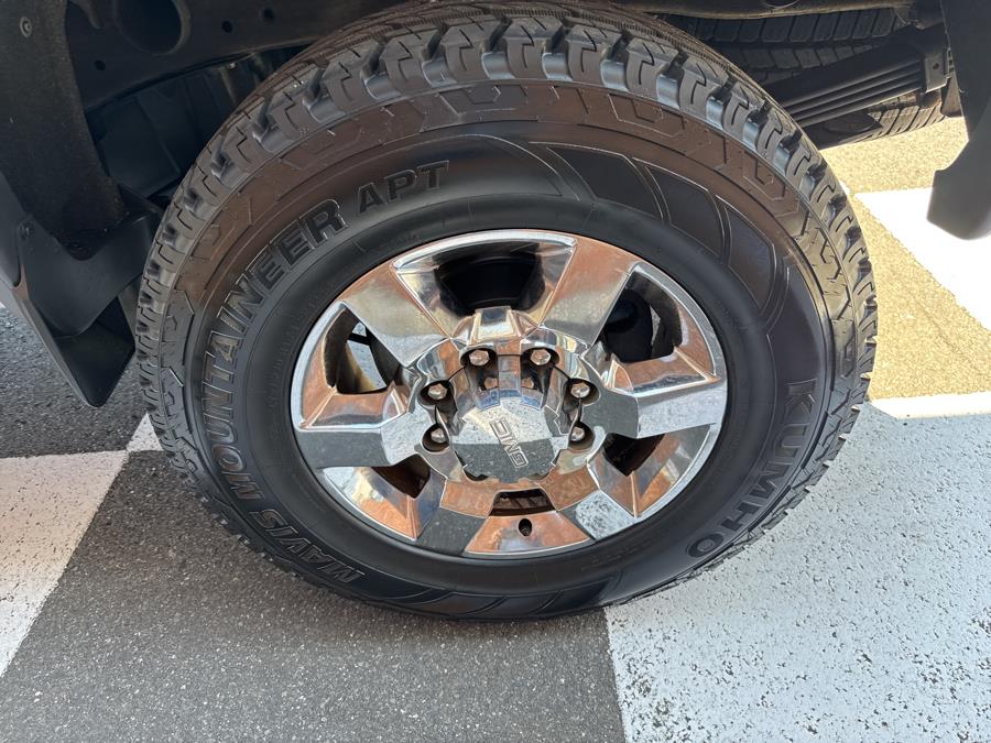 2017 GMC Sierra 2500HD 4WD Crew Cab SLE, available for sale in Waterbury, Connecticut | National Auto Brokers, Inc.. Waterbury, Connecticut 2017 GMC Sierra 2500HD 4WD Crew Cab SLE, available for sale in Waterbury, Connecticut | National Auto Brokers, Inc.. Waterbury, Connecticut