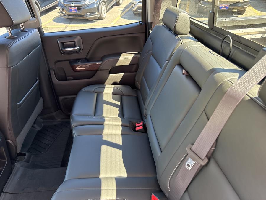 2017 GMC Sierra 2500HD 4WD Crew Cab SLE, available for sale in Waterbury, Connecticut | National Auto Brokers, Inc.. Waterbury, Connecticut 2017 GMC Sierra 2500HD 4WD Crew Cab SLE, available for sale in Waterbury, Connecticut | National Auto Brokers, Inc.. Waterbury, Connecticut