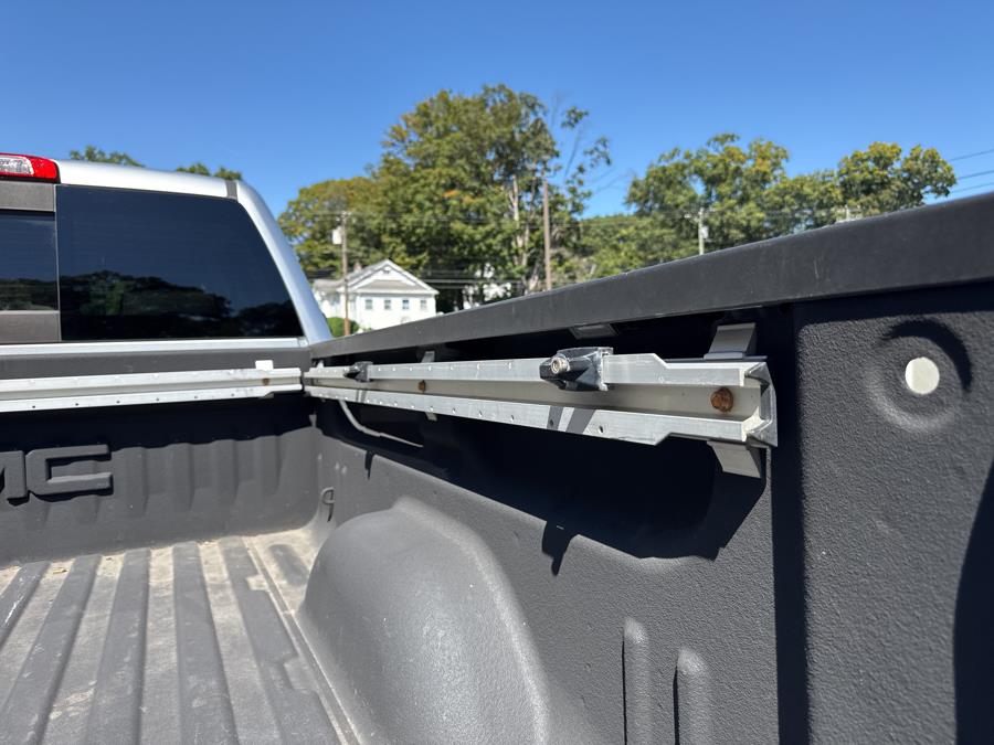 2017 GMC Sierra 2500HD 4WD Crew Cab SLE, available for sale in Waterbury, Connecticut | National Auto Brokers, Inc.. Waterbury, Connecticut 2017 GMC Sierra 2500HD 4WD Crew Cab SLE, available for sale in Waterbury, Connecticut | National Auto Brokers, Inc.. Waterbury, Connecticut