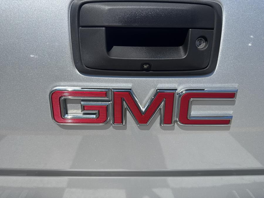 2017 GMC Sierra 2500HD 4WD Crew Cab SLE, available for sale in Waterbury, Connecticut | National Auto Brokers, Inc.. Waterbury, Connecticut 2017 GMC Sierra 2500HD 4WD Crew Cab SLE, available for sale in Waterbury, Connecticut | National Auto Brokers, Inc.. Waterbury, Connecticut