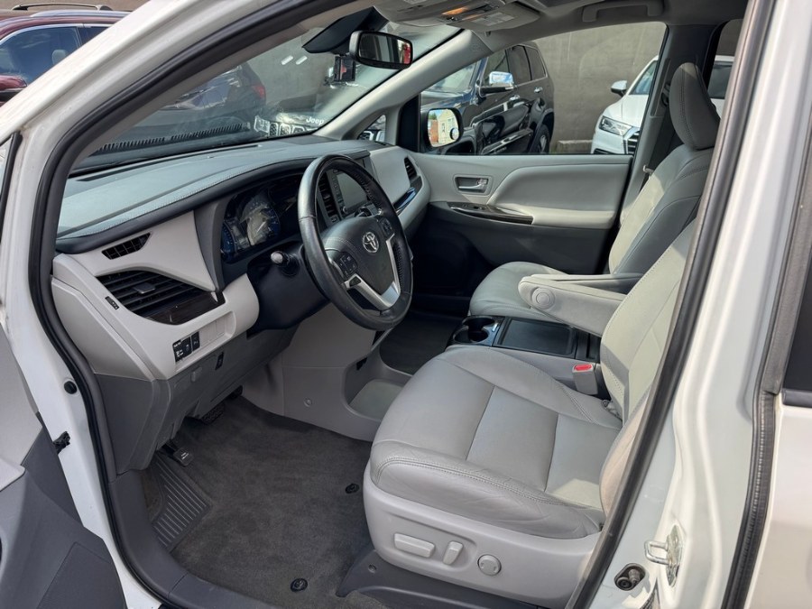 2018 Toyota Sienna XLE Premium AWD 7-Passenger (Natl), available for sale in West Springfield, Massachusetts | Union Street Auto Sales. West Springfield, Massachusetts 2018 Toyota Sienna XLE Premium AWD 7-Passenger (Natl), available for sale in West Springfield, Massachusetts | Union Street Auto Sales. West Springfield, Massachusetts