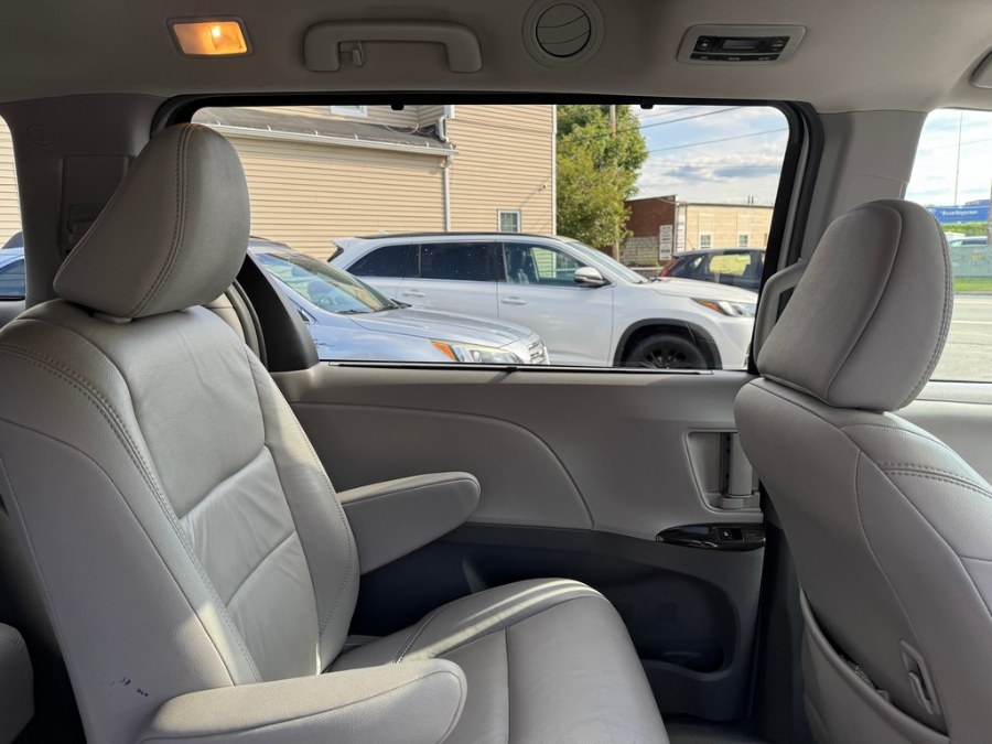 2018 Toyota Sienna XLE Premium AWD 7-Passenger (Natl), available for sale in West Springfield, Massachusetts | Union Street Auto Sales. West Springfield, Massachusetts 2018 Toyota Sienna XLE Premium AWD 7-Passenger (Natl), available for sale in West Springfield, Massachusetts | Union Street Auto Sales. West Springfield, Massachusetts