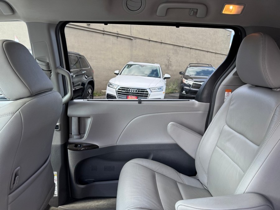 2018 Toyota Sienna XLE Premium AWD 7-Passenger (Natl), available for sale in West Springfield, Massachusetts | Union Street Auto Sales. West Springfield, Massachusetts 2018 Toyota Sienna XLE Premium AWD 7-Passenger (Natl), available for sale in West Springfield, Massachusetts | Union Street Auto Sales. West Springfield, Massachusetts
