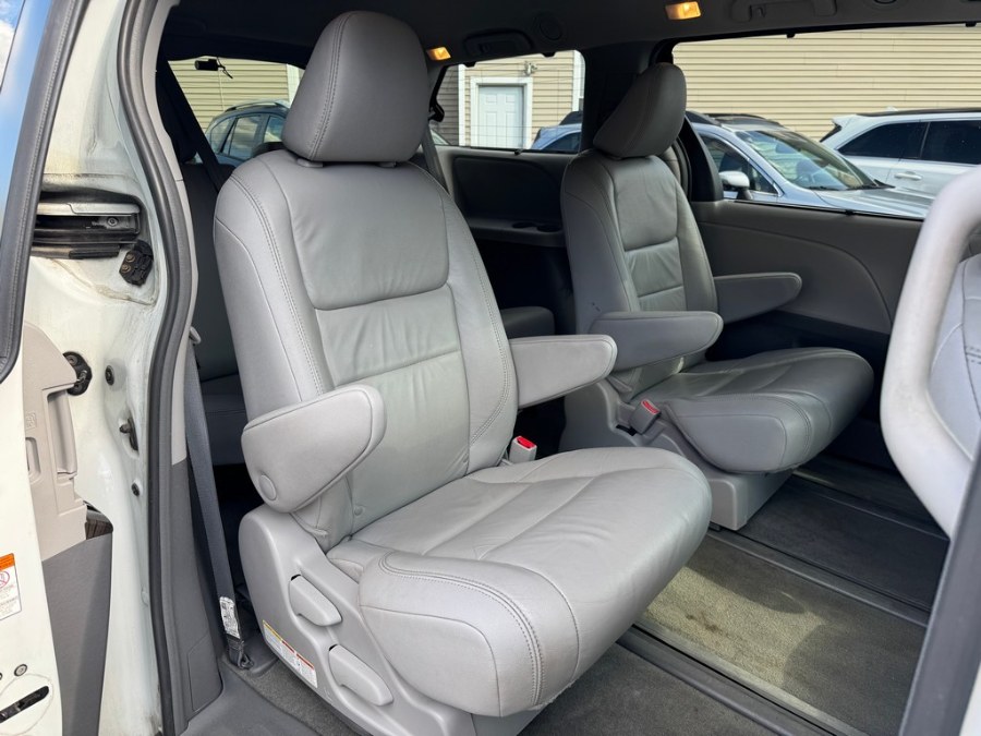2018 Toyota Sienna XLE Premium AWD 7-Passenger (Natl), available for sale in West Springfield, Massachusetts | Union Street Auto Sales. West Springfield, Massachusetts 2018 Toyota Sienna XLE Premium AWD 7-Passenger (Natl), available for sale in West Springfield, Massachusetts | Union Street Auto Sales. West Springfield, Massachusetts