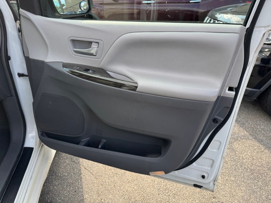 2018 Toyota Sienna XLE Premium AWD 7-Passenger (Natl), available for sale in West Springfield, Massachusetts | Union Street Auto Sales. West Springfield, Massachusetts 2018 Toyota Sienna XLE Premium AWD 7-Passenger (Natl), available for sale in West Springfield, Massachusetts | Union Street Auto Sales. West Springfield, Massachusetts
