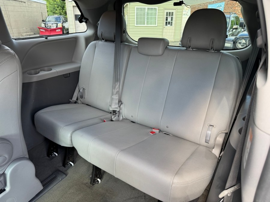 2018 Toyota Sienna XLE Premium AWD 7-Passenger (Natl), available for sale in West Springfield, Massachusetts | Union Street Auto Sales. West Springfield, Massachusetts 2018 Toyota Sienna XLE Premium AWD 7-Passenger (Natl), available for sale in West Springfield, Massachusetts | Union Street Auto Sales. West Springfield, Massachusetts