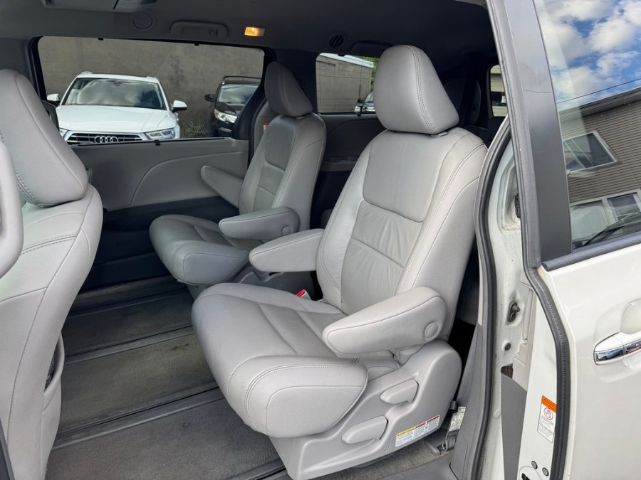 2018 Toyota Sienna XLE Premium AWD 7-Passenger (Natl), available for sale in West Springfield, Massachusetts | Union Street Auto Sales. West Springfield, Massachusetts 2018 Toyota Sienna XLE Premium AWD 7-Passenger (Natl), available for sale in West Springfield, Massachusetts | Union Street Auto Sales. West Springfield, Massachusetts