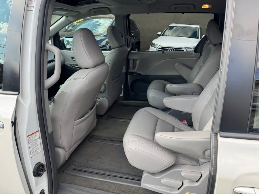 2018 Toyota Sienna XLE Premium AWD 7-Passenger (Natl), available for sale in West Springfield, Massachusetts | Union Street Auto Sales. West Springfield, Massachusetts 2018 Toyota Sienna XLE Premium AWD 7-Passenger (Natl), available for sale in West Springfield, Massachusetts | Union Street Auto Sales. West Springfield, Massachusetts