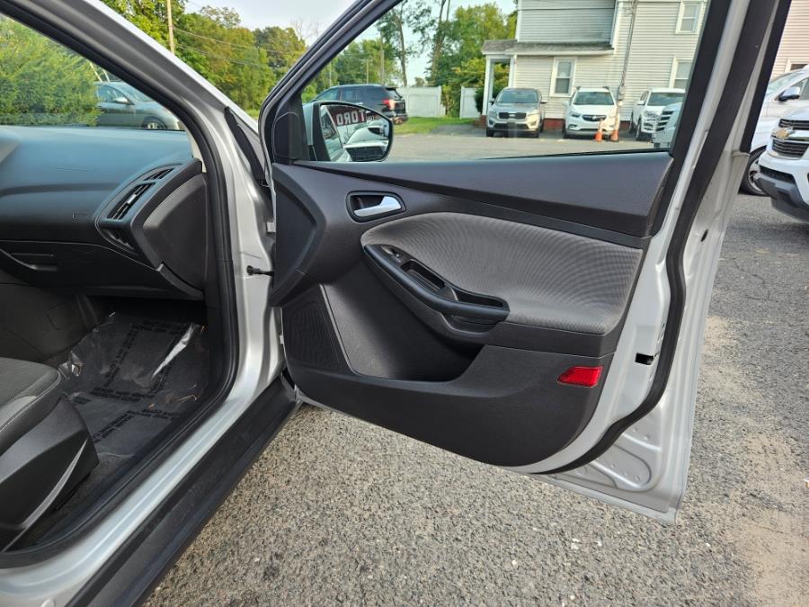 2014 Ford Focus 4dr Sdn SE, available for sale in East Windsor, Connecticut | Toro Auto. East Windsor, Connecticut 2014 Ford Focus 4dr Sdn SE, available for sale in East Windsor, Connecticut | Toro Auto. East Windsor, Connecticut