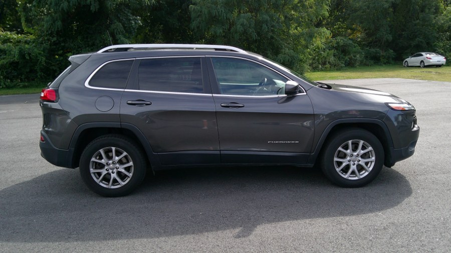 2017 Jeep Cherokee Latitude 4x4, available for sale in Yantic, Connecticut | Yantic Auto Center. Yantic, Connecticut 2017 Jeep Cherokee Latitude 4x4, available for sale in Yantic, Connecticut | Yantic Auto Center. Yantic, Connecticut