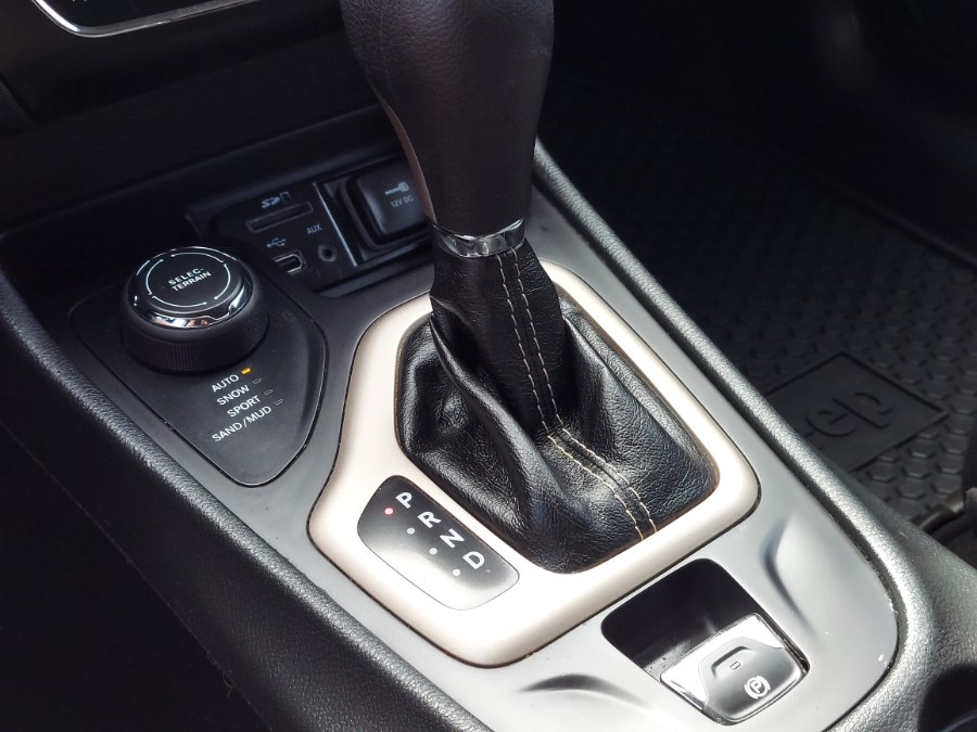 2015 Jeep Cherokee 4WD 4dr Latitude, available for sale in East Windsor, Connecticut | United Auto Sales of E Windsor, Inc. East Windsor, Connecticut 2015 Jeep Cherokee 4WD 4dr Latitude, available for sale in East Windsor, Connecticut | United Auto Sales of E Windsor, Inc. East Windsor, Connecticut