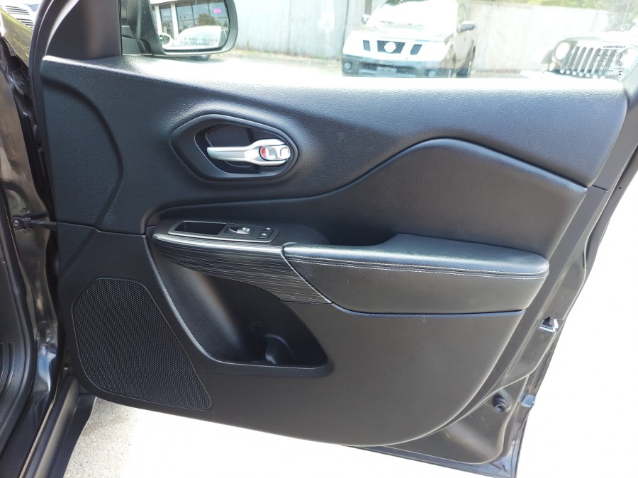 2015 Jeep Cherokee 4WD 4dr Latitude, available for sale in East Windsor, Connecticut | United Auto Sales of E Windsor, Inc. East Windsor, Connecticut 2015 Jeep Cherokee 4WD 4dr Latitude, available for sale in East Windsor, Connecticut | United Auto Sales of E Windsor, Inc. East Windsor, Connecticut