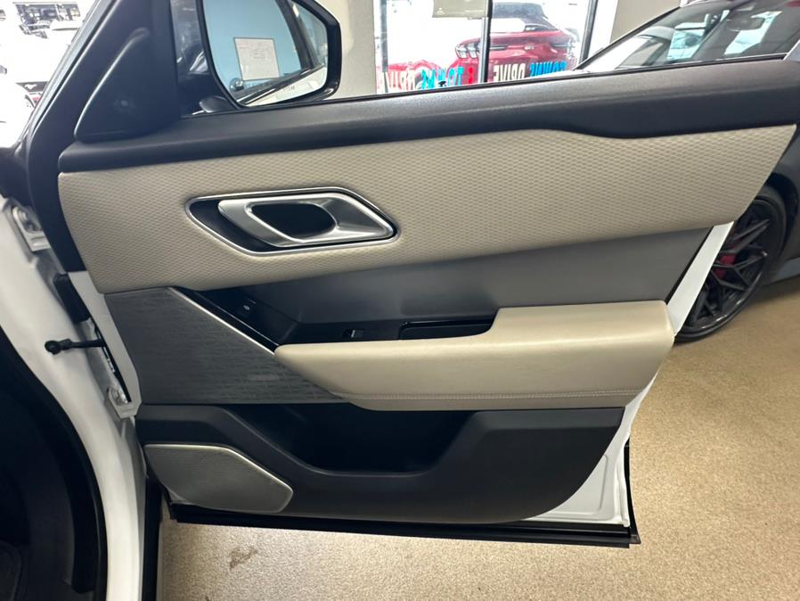 2018 Land Rover Range Rover Velar P380 R-Dynamic SE, available for sale in Inwood, New York | 5 Towns Drive. Inwood, New York 2018 Land Rover Range Rover Velar P380 R-Dynamic SE, available for sale in Inwood, New York | 5 Towns Drive. Inwood, New York