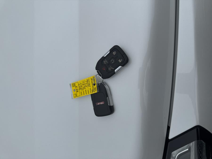 2017 GMC Yukon XL 4WD 4dr Denali, available for sale in Branford, Connecticut | Al Mac Motors 2. Branford, Connecticut 2017 GMC Yukon XL 4WD 4dr Denali, available for sale in Branford, Connecticut | Al Mac Motors 2. Branford, Connecticut