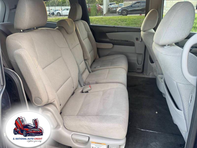 2016 Honda Odyssey 5dr EX, available for sale in Meriden, Connecticut | Sandra Auto Broker LLC. Meriden, Connecticut 2016 Honda Odyssey 5dr EX, available for sale in Meriden, Connecticut | Sandra Auto Broker LLC. Meriden, Connecticut