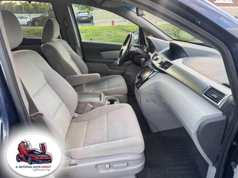 2016 Honda Odyssey 5dr EX, available for sale in Meriden, Connecticut | Sandra Auto Broker LLC. Meriden, Connecticut 2016 Honda Odyssey 5dr EX, available for sale in Meriden, Connecticut | Sandra Auto Broker LLC. Meriden, Connecticut