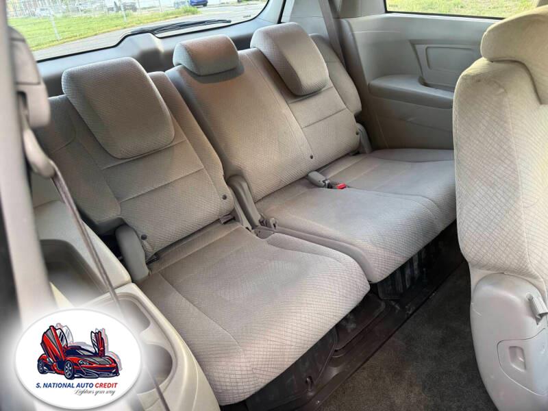 2016 Honda Odyssey 5dr EX, available for sale in Meriden, Connecticut | Sandra Auto Broker LLC. Meriden, Connecticut 2016 Honda Odyssey 5dr EX, available for sale in Meriden, Connecticut | Sandra Auto Broker LLC. Meriden, Connecticut