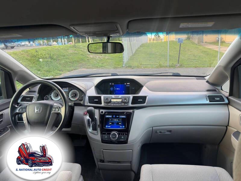 2016 Honda Odyssey 5dr EX, available for sale in Meriden, Connecticut | Sandra Auto Broker LLC. Meriden, Connecticut 2016 Honda Odyssey 5dr EX, available for sale in Meriden, Connecticut | Sandra Auto Broker LLC. Meriden, Connecticut
