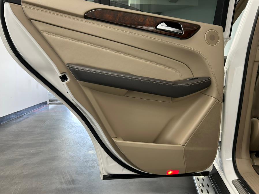 2014 Mercedes-Benz M-Class 4MATIC 4dr ML 550, available for sale in Elizabeth, New Jersey | M Auto Group. Elizabeth, New Jersey 2014 Mercedes-Benz M-Class 4MATIC 4dr ML 550, available for sale in Elizabeth, New Jersey | M Auto Group. Elizabeth, New Jersey