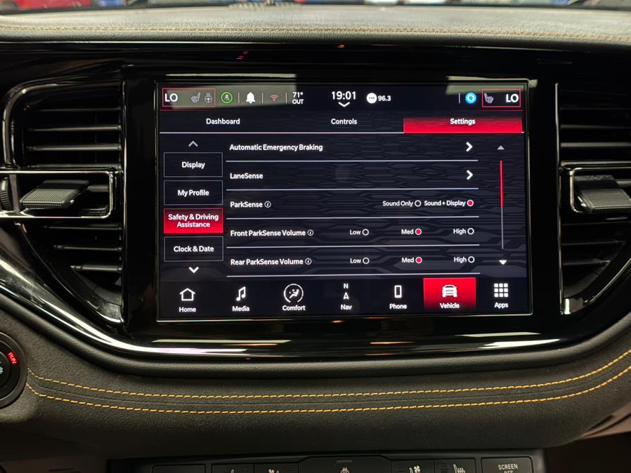 2022 Dodge Durango R/T HEMI ORANGE AWD, available for sale in Massapequa Park, New York | Power Motors East. Massapequa Park, New York 2022 Dodge Durango R/T HEMI ORANGE AWD, available for sale in Massapequa Park, New York | Power Motors East. Massapequa Park, New York