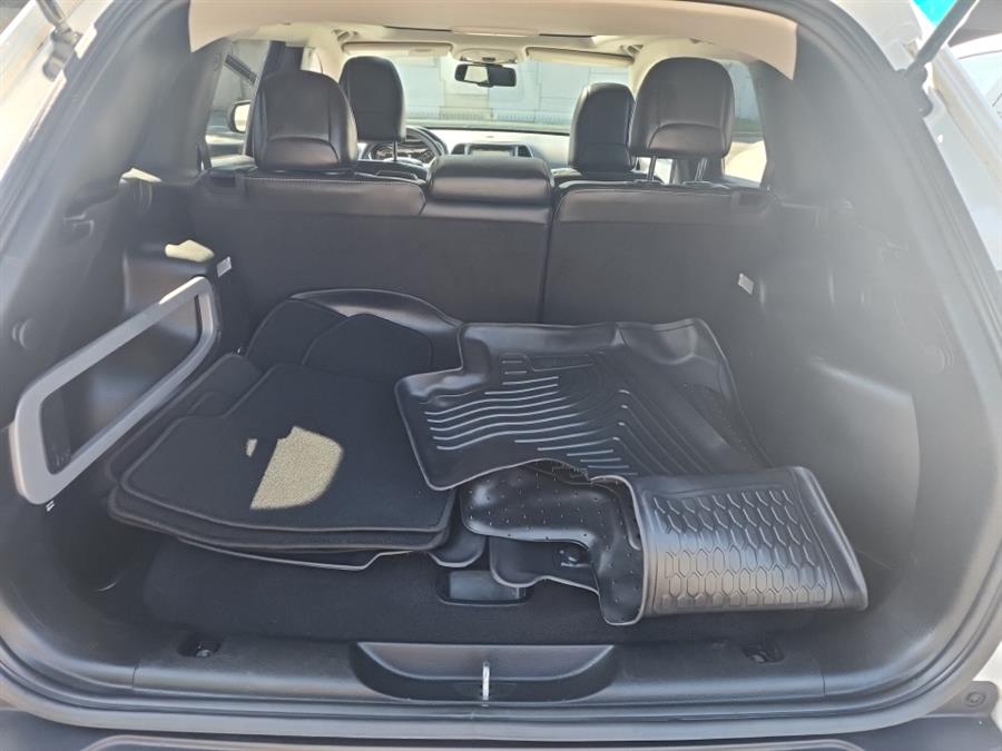 2016 Jeep Cherokee 4WD 4dr Limited, available for sale in Islip, New York | L.I. Auto Gallery. Islip, New York 2016 Jeep Cherokee 4WD 4dr Limited, available for sale in Islip, New York | L.I. Auto Gallery. Islip, New York