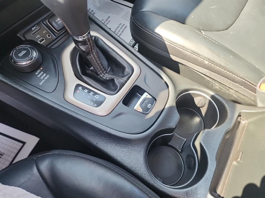2016 Jeep Cherokee 4WD 4dr Limited, available for sale in Islip, New York | L.I. Auto Gallery. Islip, New York 2016 Jeep Cherokee 4WD 4dr Limited, available for sale in Islip, New York | L.I. Auto Gallery. Islip, New York