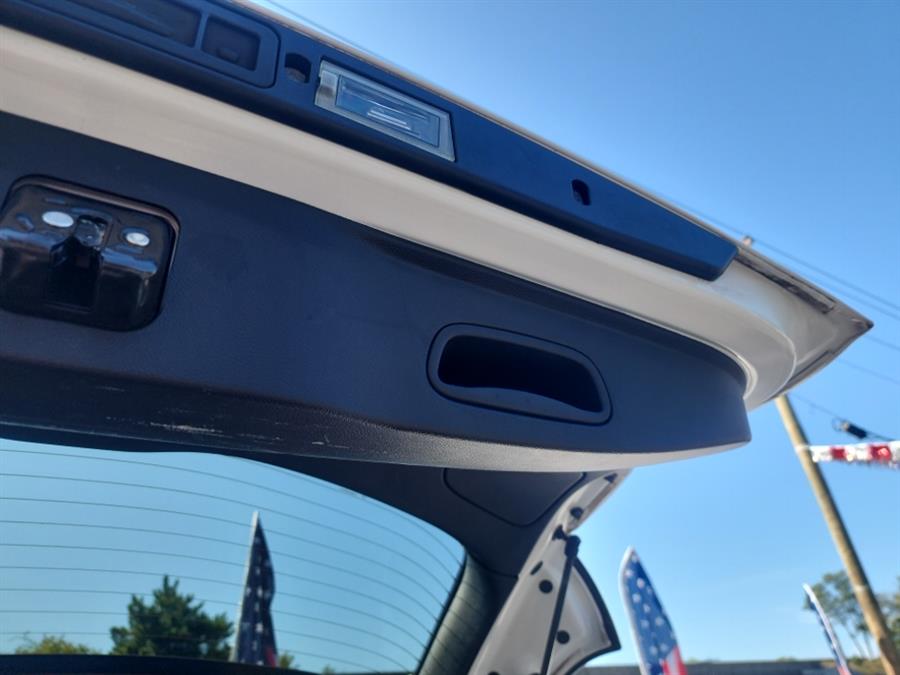 2016 Jeep Cherokee 4WD 4dr Limited, available for sale in Islip, New York | L.I. Auto Gallery. Islip, New York 2016 Jeep Cherokee 4WD 4dr Limited, available for sale in Islip, New York | L.I. Auto Gallery. Islip, New York