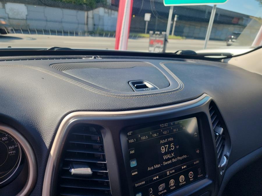 2016 Jeep Cherokee 4WD 4dr Limited, available for sale in Islip, New York | L.I. Auto Gallery. Islip, New York 2016 Jeep Cherokee 4WD 4dr Limited, available for sale in Islip, New York | L.I. Auto Gallery. Islip, New York