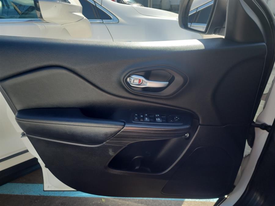 2016 Jeep Cherokee 4WD 4dr Limited, available for sale in Islip, New York | L.I. Auto Gallery. Islip, New York 2016 Jeep Cherokee 4WD 4dr Limited, available for sale in Islip, New York | L.I. Auto Gallery. Islip, New York