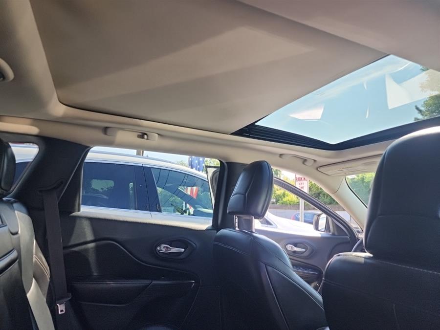 2016 Jeep Cherokee 4WD 4dr Limited, available for sale in Islip, New York | L.I. Auto Gallery. Islip, New York 2016 Jeep Cherokee 4WD 4dr Limited, available for sale in Islip, New York | L.I. Auto Gallery. Islip, New York