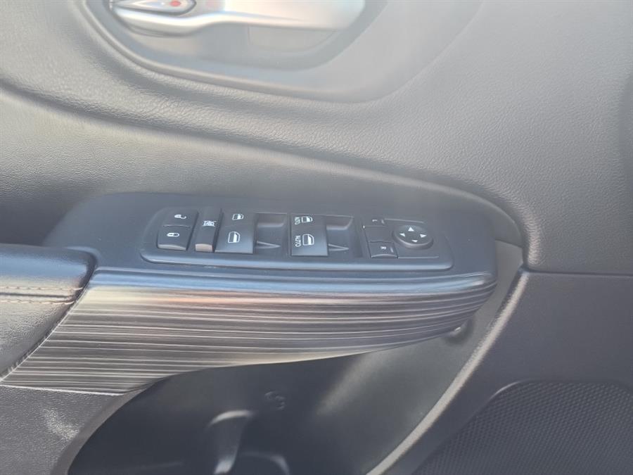 2016 Jeep Cherokee 4WD 4dr Limited, available for sale in Islip, New York | L.I. Auto Gallery. Islip, New York 2016 Jeep Cherokee 4WD 4dr Limited, available for sale in Islip, New York | L.I. Auto Gallery. Islip, New York
