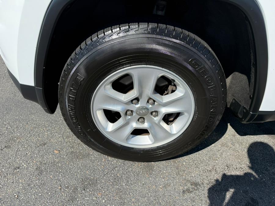 2016 Jeep Grand Cherokee 4WD 4dr Laredo, available for sale in East Windsor, Connecticut | Century Auto And Truck. East Windsor, Connecticut 2016 Jeep Grand Cherokee 4WD 4dr Laredo, available for sale in East Windsor, Connecticut | Century Auto And Truck. East Windsor, Connecticut