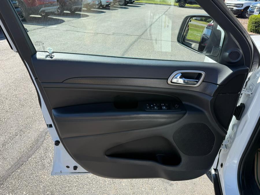 2016 Jeep Grand Cherokee 4WD 4dr Laredo, available for sale in East Windsor, Connecticut | Century Auto And Truck. East Windsor, Connecticut 2016 Jeep Grand Cherokee 4WD 4dr Laredo, available for sale in East Windsor, Connecticut | Century Auto And Truck. East Windsor, Connecticut