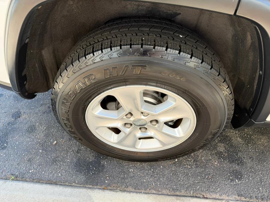 2016 Jeep Grand Cherokee 4WD 4dr Laredo, available for sale in East Windsor, Connecticut | Century Auto And Truck. East Windsor, Connecticut 2016 Jeep Grand Cherokee 4WD 4dr Laredo, available for sale in East Windsor, Connecticut | Century Auto And Truck. East Windsor, Connecticut