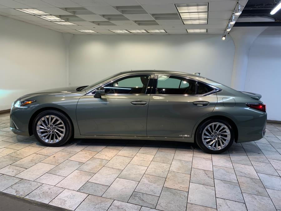 2022 Lexus ES 300h Luxury photo 4