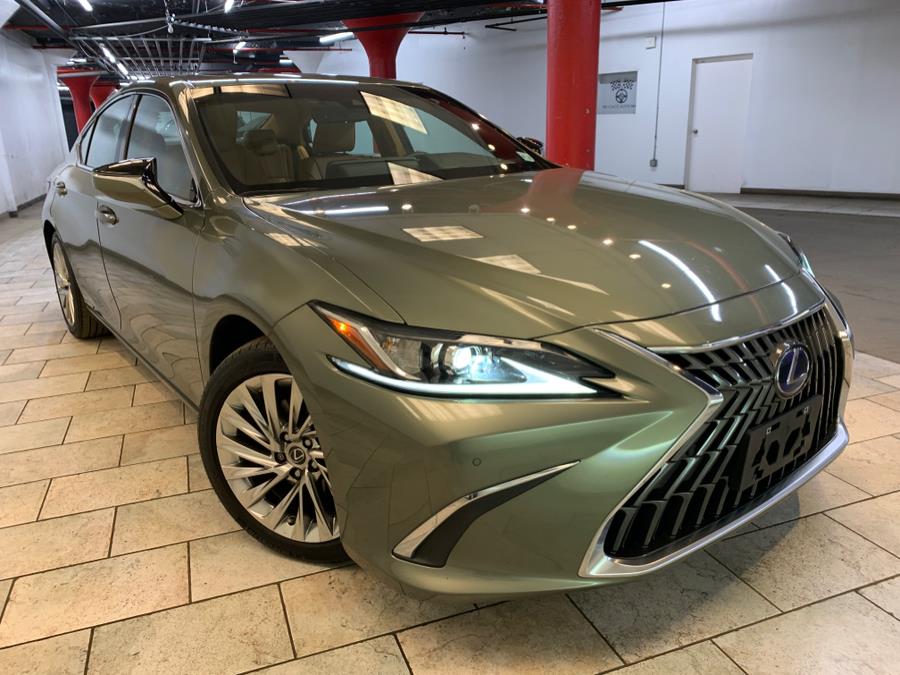 2022 Lexus ES 300h Luxury photo 2